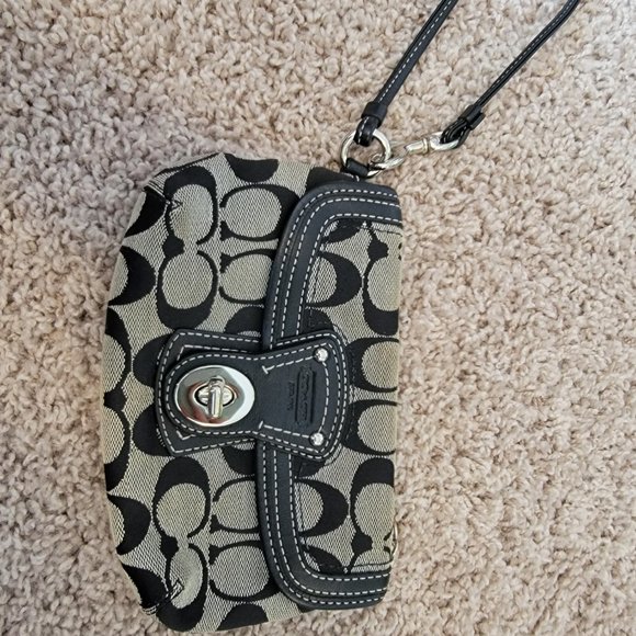 Vintage Small Coach Wristlet with Front Pocket - Picture 1 of 3